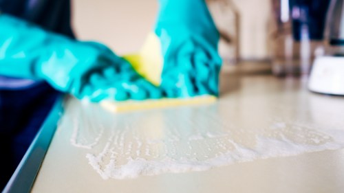 Deep kitchen cleaning during a move-out service in Cleaninghome